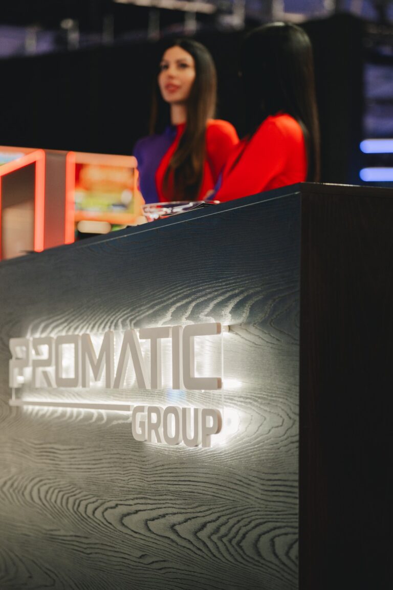 Lada recepcyjna z podświetlanym logo Promatic Group