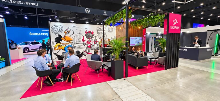 Stoisko Tauron z muralem na New Mobility Congress w MCK Katowice, zdjęcie 3